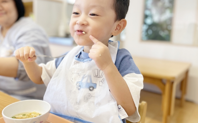 温かくて栄養満点の給食のイメージ