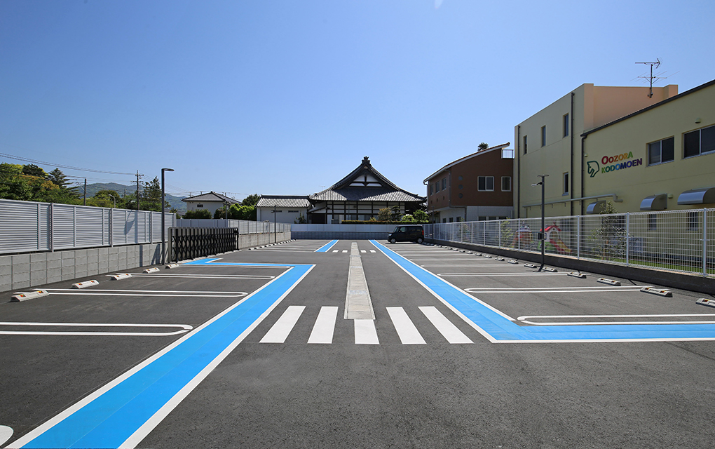 岩田大空こども園駐車場