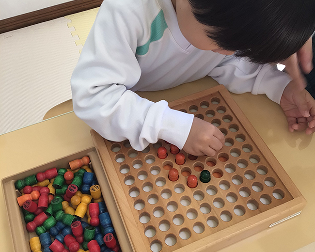 手先トレーニング、自由遊びなどの様子